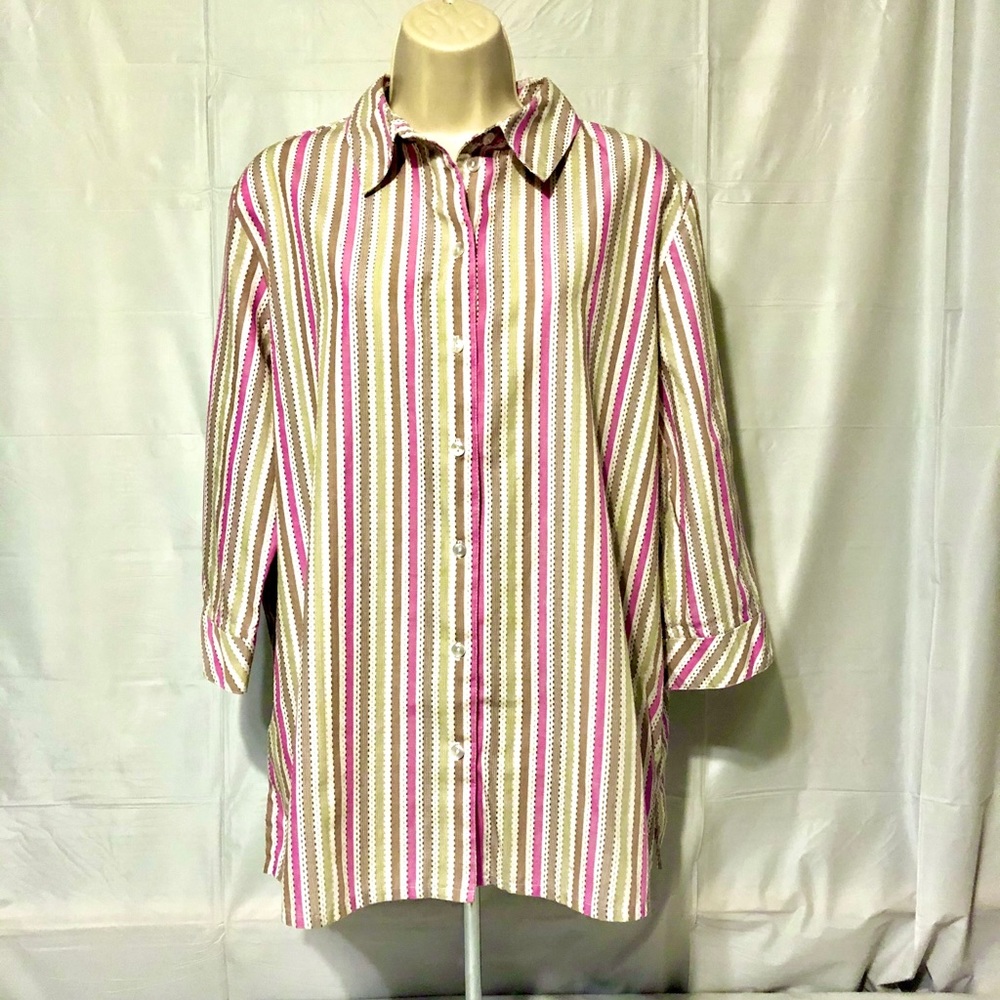 Kim Rogers Button up 3/4 Sleeve Short 16